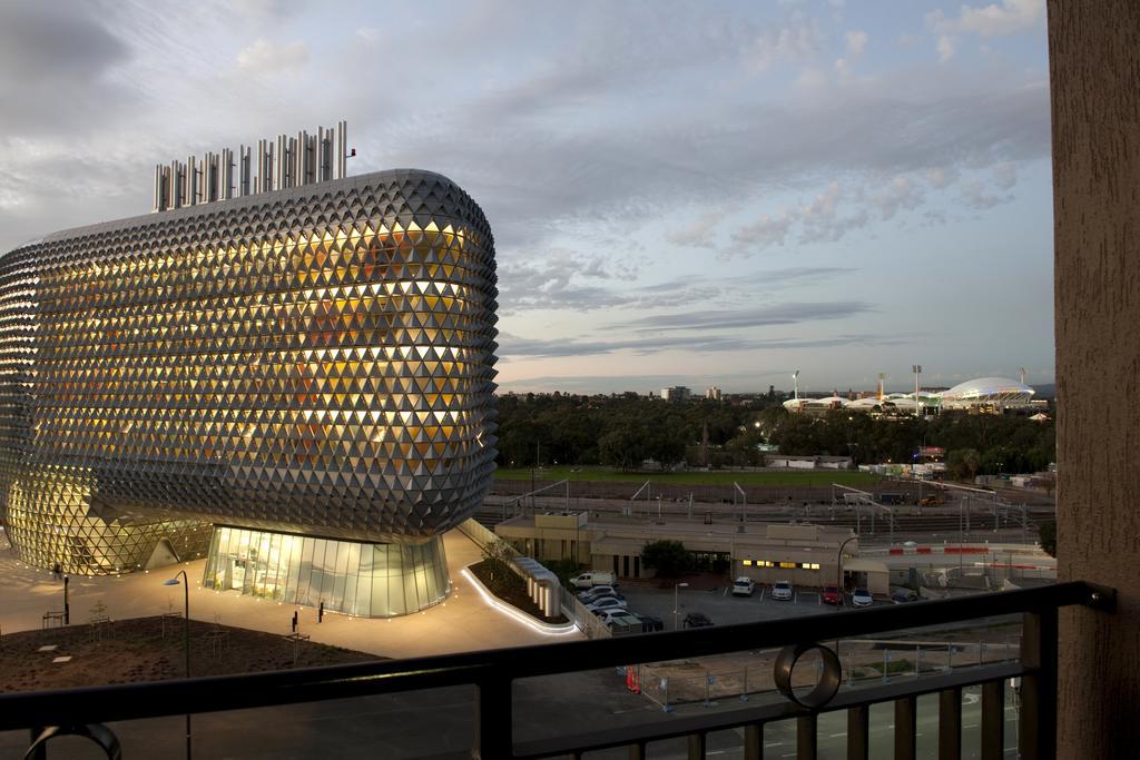 Adelaide Riviera Hotel Exterior photo